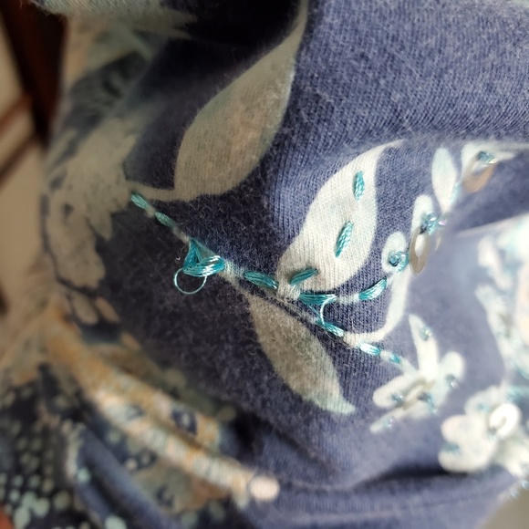 JH COLLECTABLES- Spring Wildflower Garden T-Shirt! - Picture 4 of 8